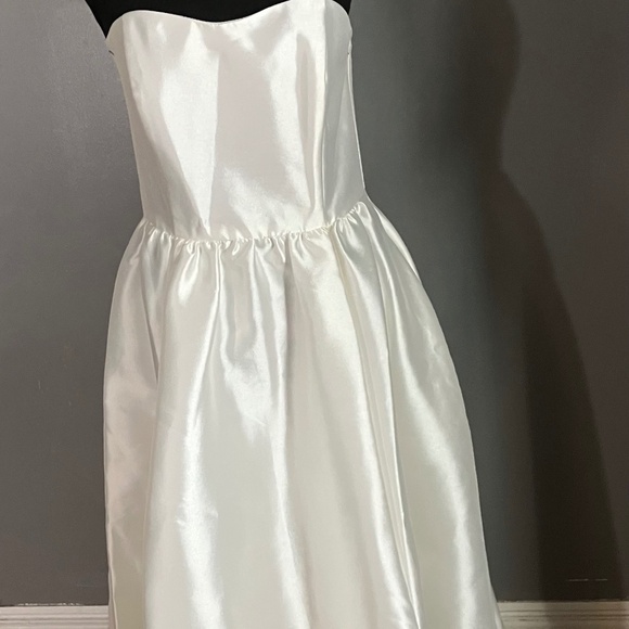 Wedding Dress - Picture 1 of 2